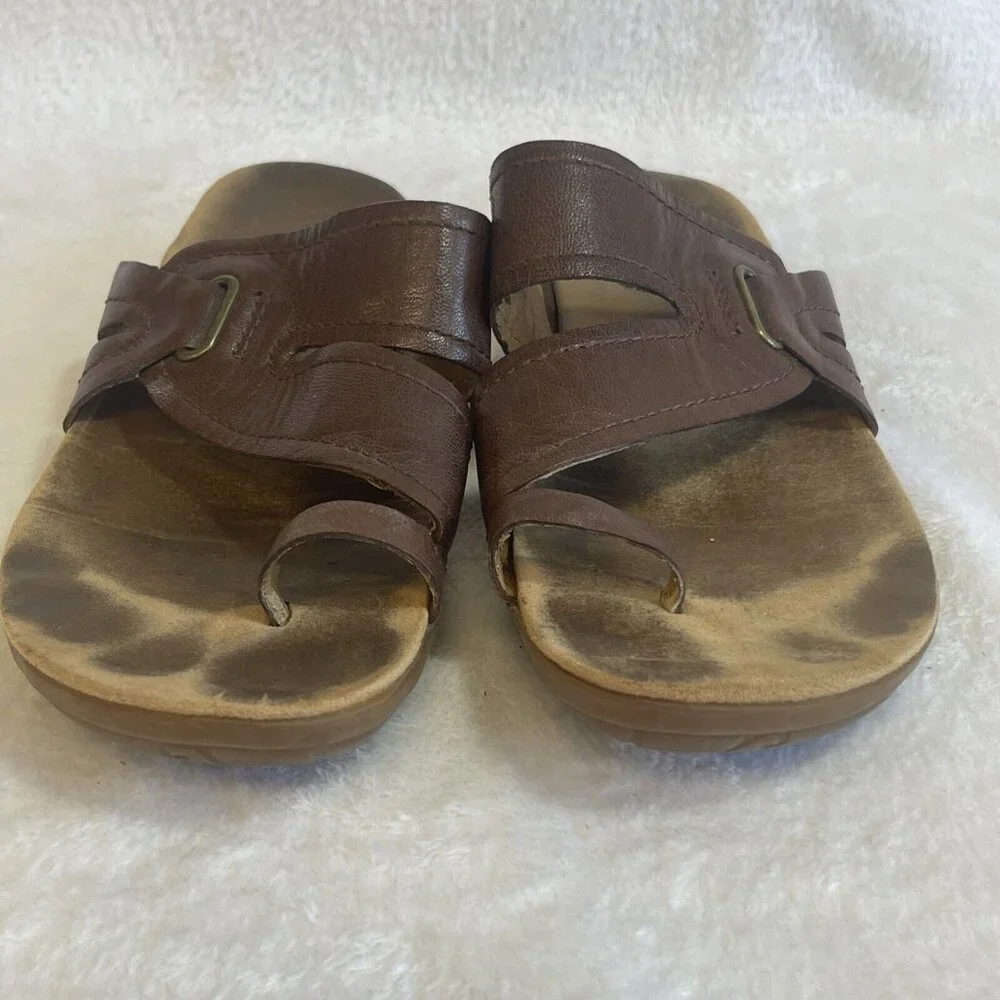 Bare Traps Jonnie‎ Brown Leather Slip On Thong Sandals Women's Shoes Size 7.5M